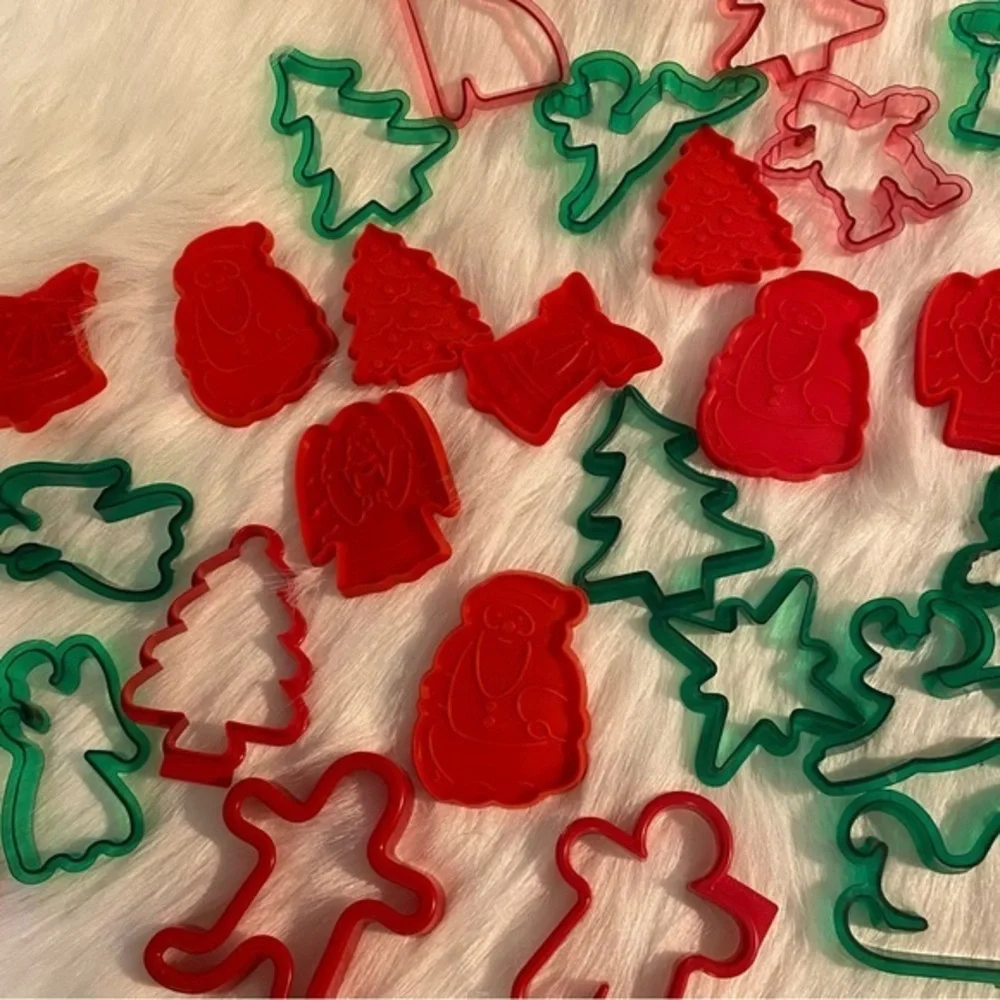 Christmas Cutters Assorted Total Of‎ 31